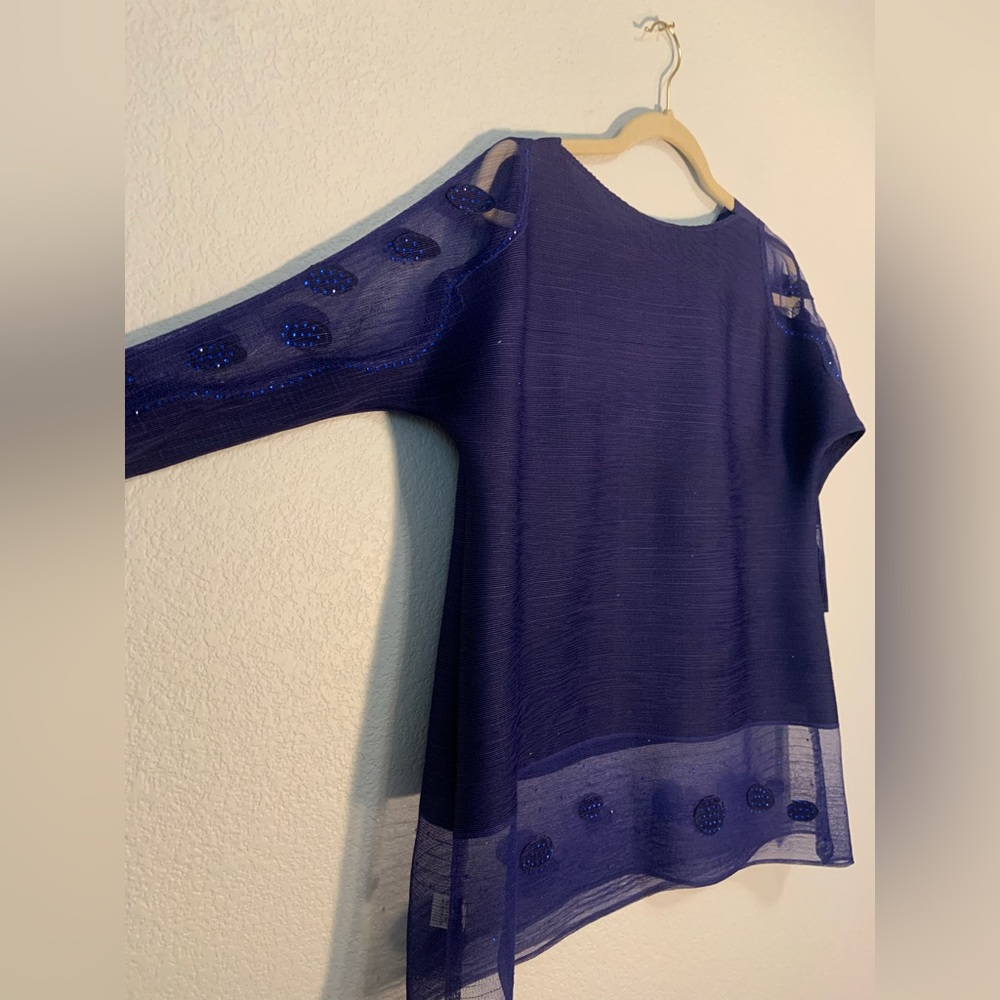 Minimalist Blue Jewel-Studded Top with Lace Sleeve & Bottom💙🦋 Wrinkle-Free ✨